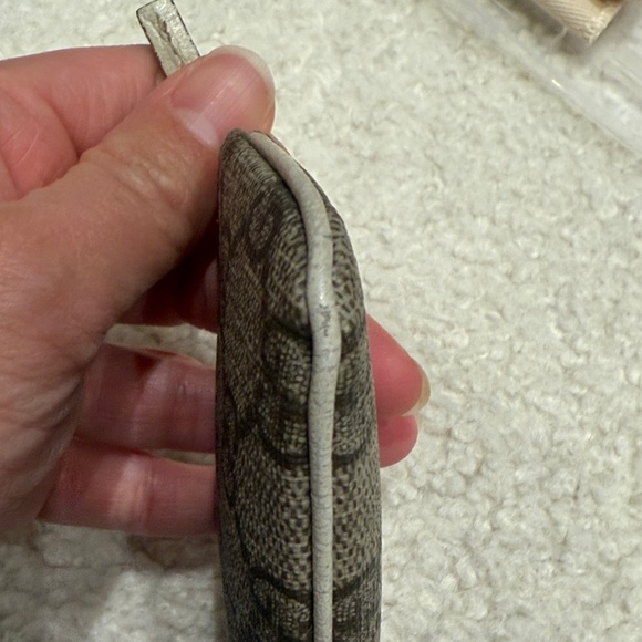 Gucci Beige Monogram Zip Pouch - Picture 2 of 9